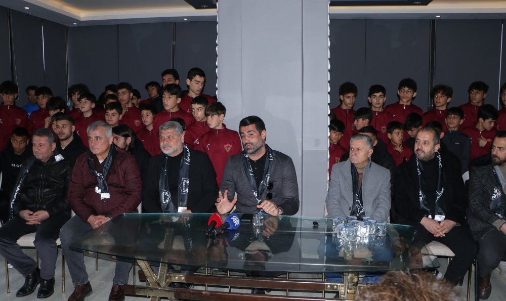 Hatayspor'un Teknik Direktörü Volkan Demirel: Beni sevmeyebilirsiniz ama Hatay’ı sevin