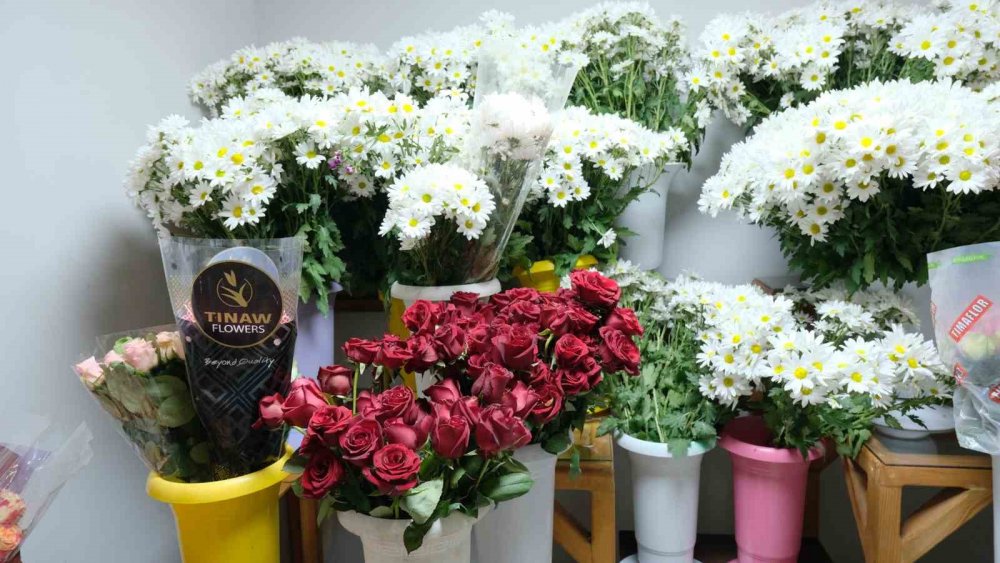 Konya'daki çiçekçiler dolup taşıyor! Bakın bir buketin fiyatı ne kadar