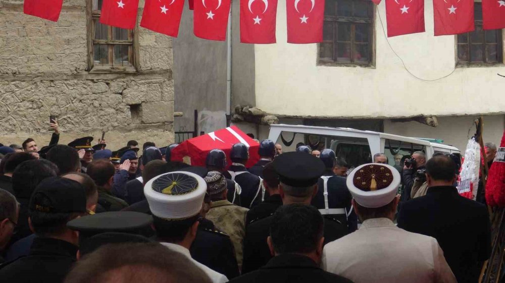 Şehit Uzman Çavuş Ahmet Tuğay Karaman’da ebediyete uğurlandı