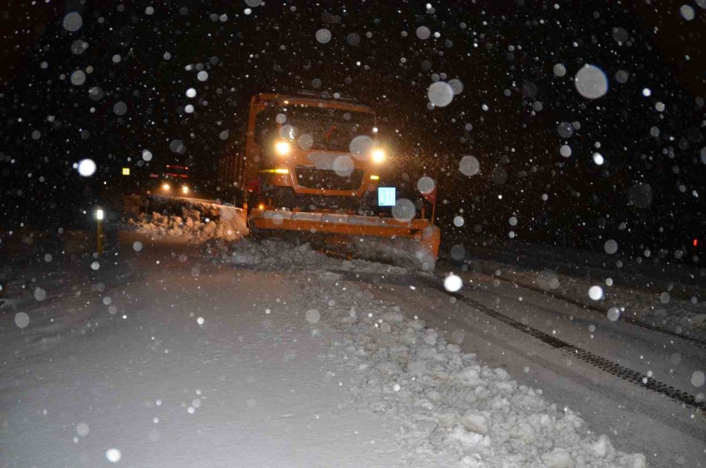 Alacabel'de kar yağışı... Antalya-Konya kara yolunda son durumu
