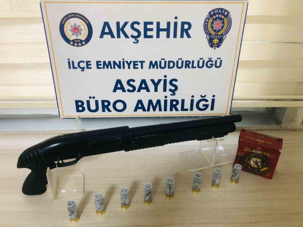 Konya’da araçta arama... Av tüfeği ve silah ele geçirildi: 2 gözaltı