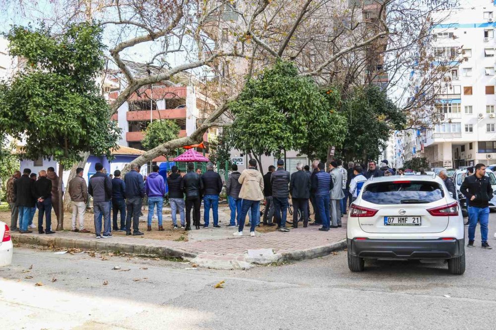 Antalya'da çocuk parkında ölü bulundu! Vatandaşların ceset merakı ‘pes’ dedirtti