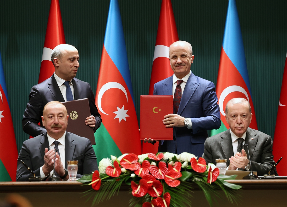turkiye-ile-azerbaycan-arasinda-3-anlasma-imzalandi.jpg