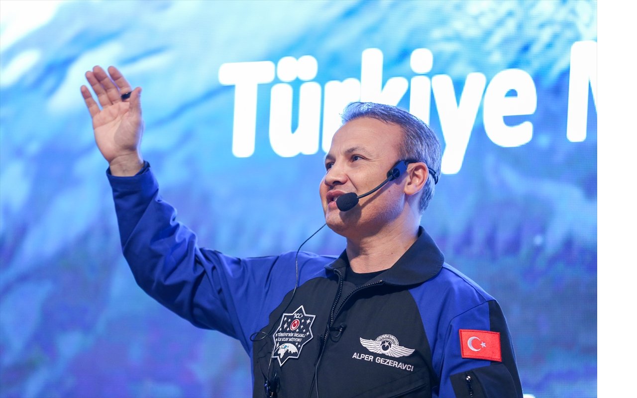 turkiyenin-ilk-astronotu-gezeravci-deneyimlerini-konyalilarla-paylasti.jpg