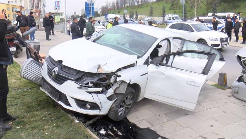 4 aracın karıştığı zincirleme kazada 1 kişi öldü