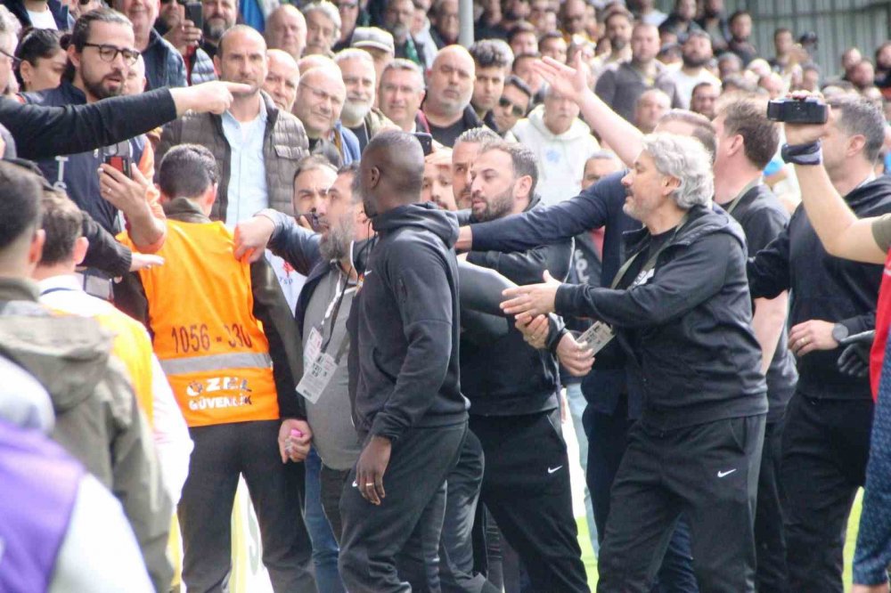 Bodrum FK-Eyüpspor maçında olaylar çıktı, kaymakam sahaya indi