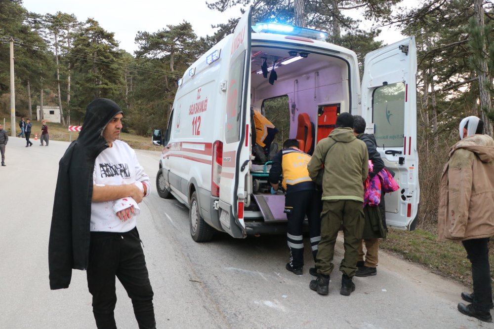 Tatilcilerin taşındığı minibüs devrildi: 14 yaralı