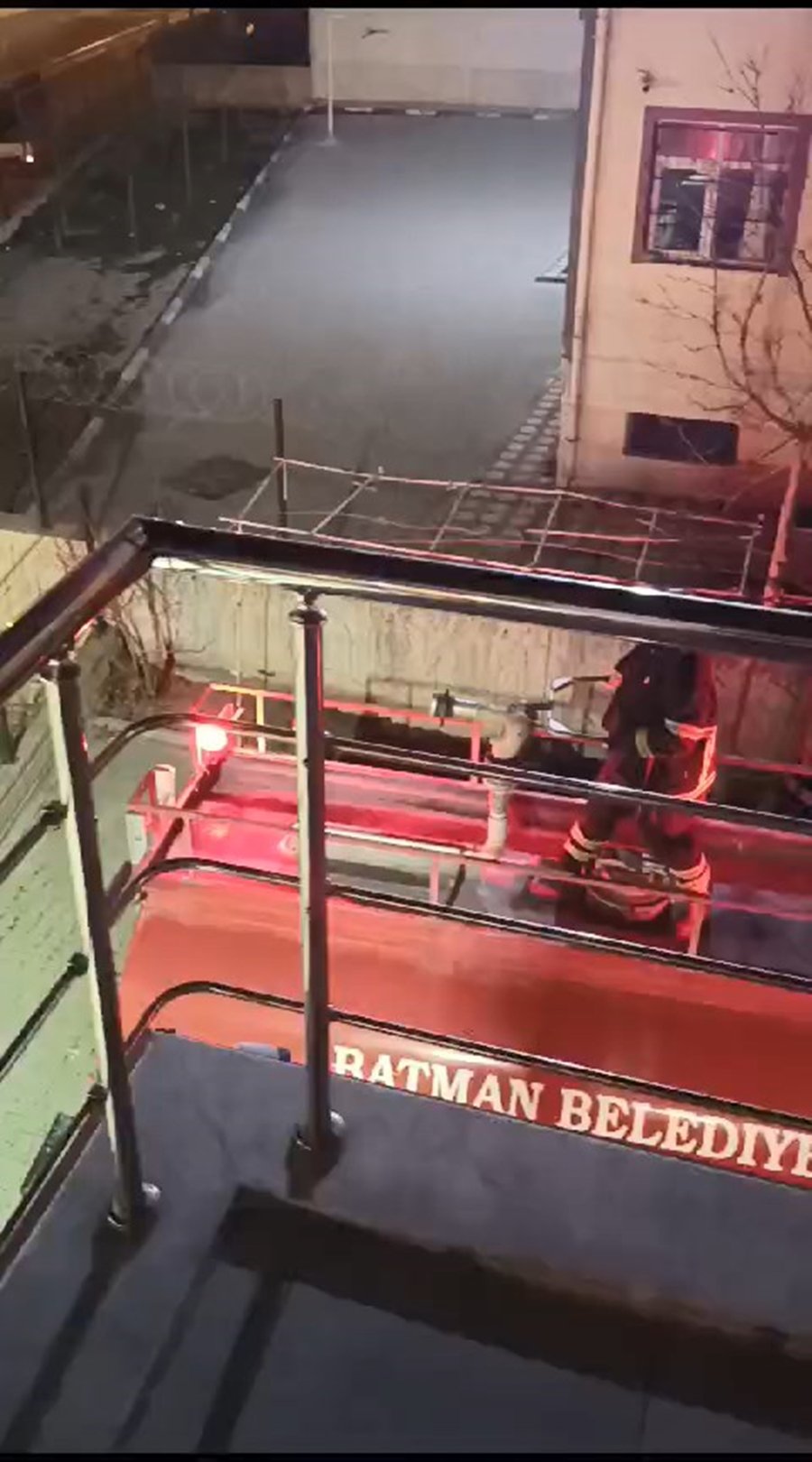 Pazar tezgahları alev alev yandı