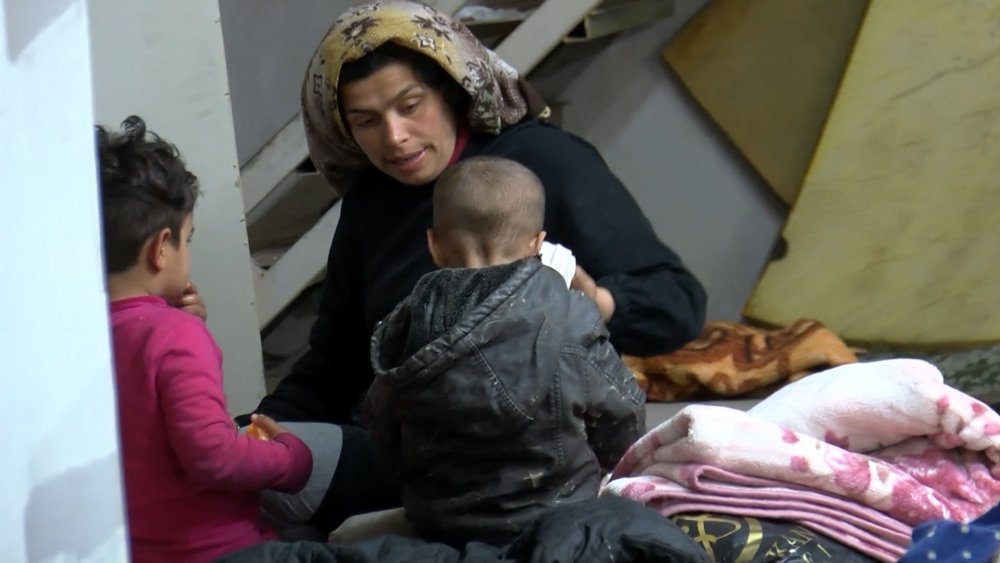 İstanbul Sultangazi'de hamile kadın 5 çocuğuyla sokakta kaldı