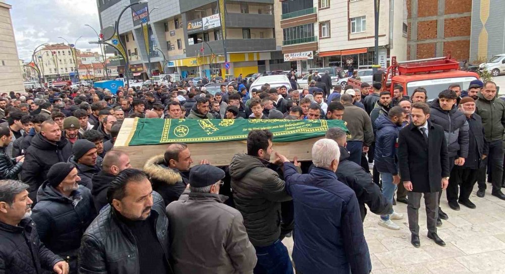 Konya'da hayatını kaybeden üniversiteli genç son yolculuğuna uğurlandı