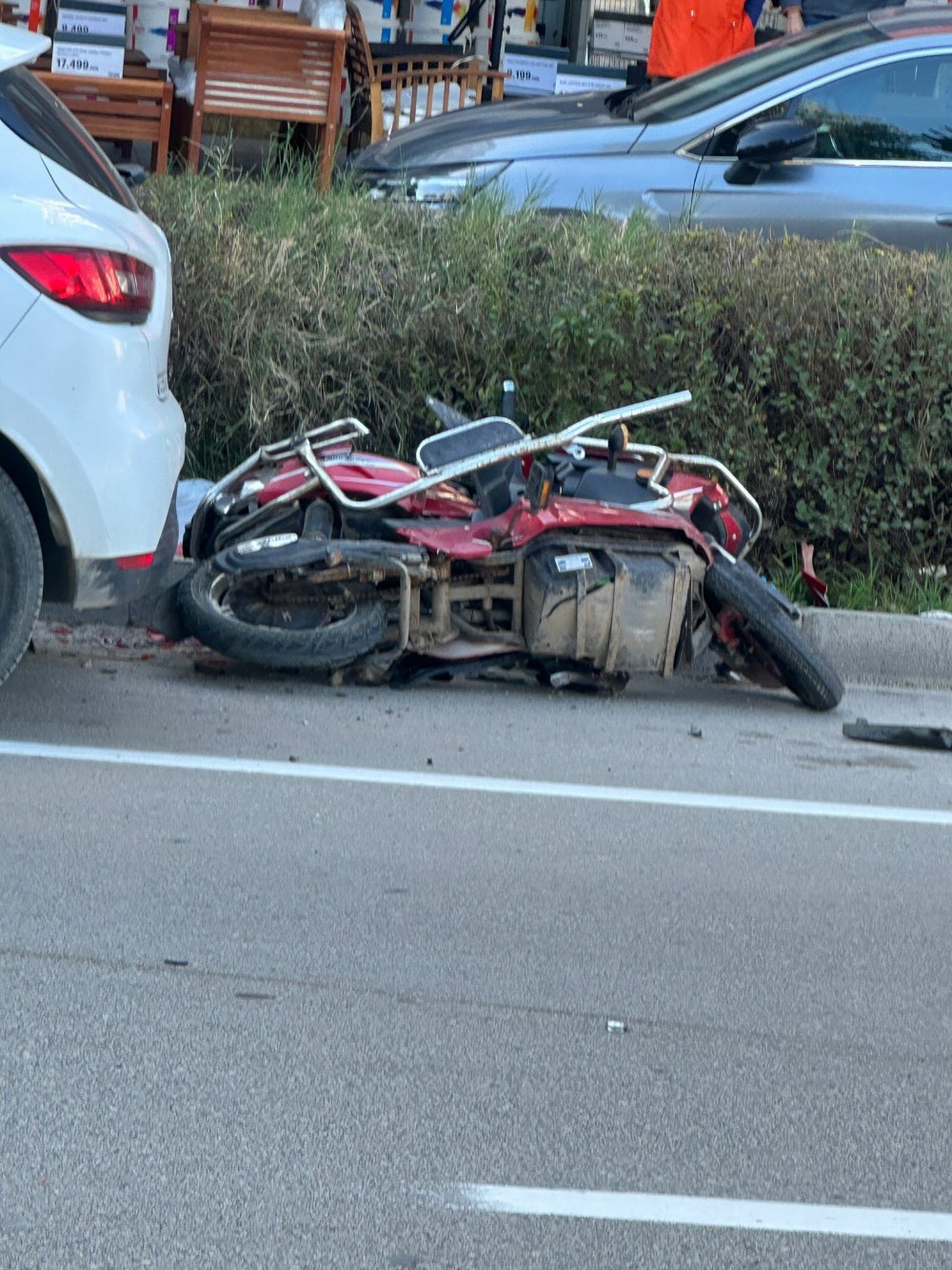 Kumluca'da 17 yaşındaki sürücünün kullandığı otomobilin çarptığı motosikletli öldü