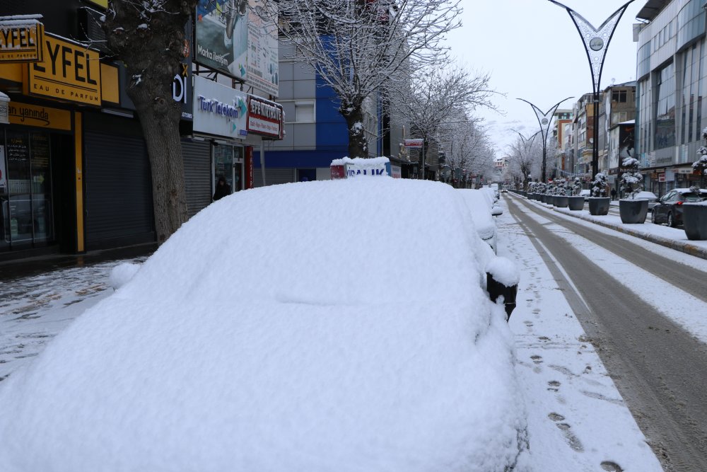O ilde 152 yerleşim yerinin yolu kardan kapandı