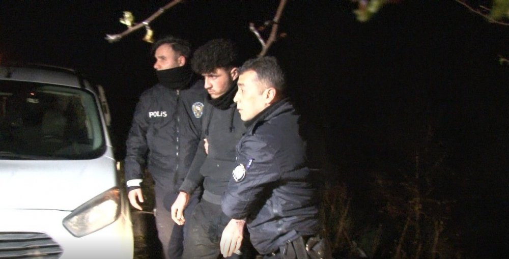 Dur ihtarına uymayan hafif ticari araçta 6 kaçak göçmen yakalandı