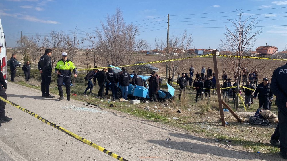 Konya’da otomobil, otobüs durağına daldı: 3 ölü, 6 yaralı