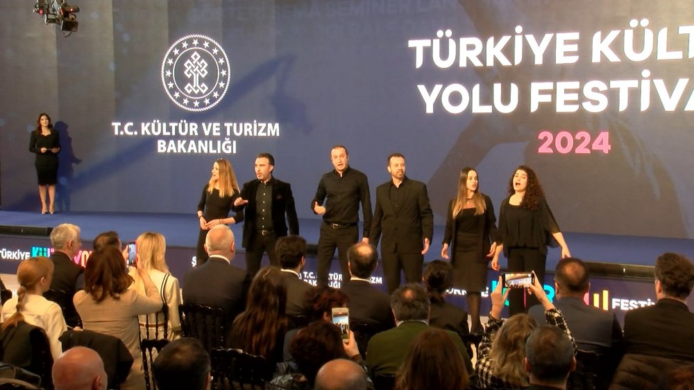 Bakan Ersoy, Konya Mistik Müzik Festivali'nin tarihini duyurdu