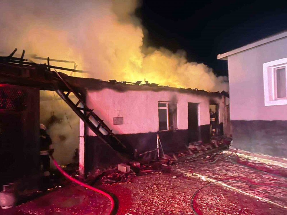 Konya’da müstakil evin garajında yangın