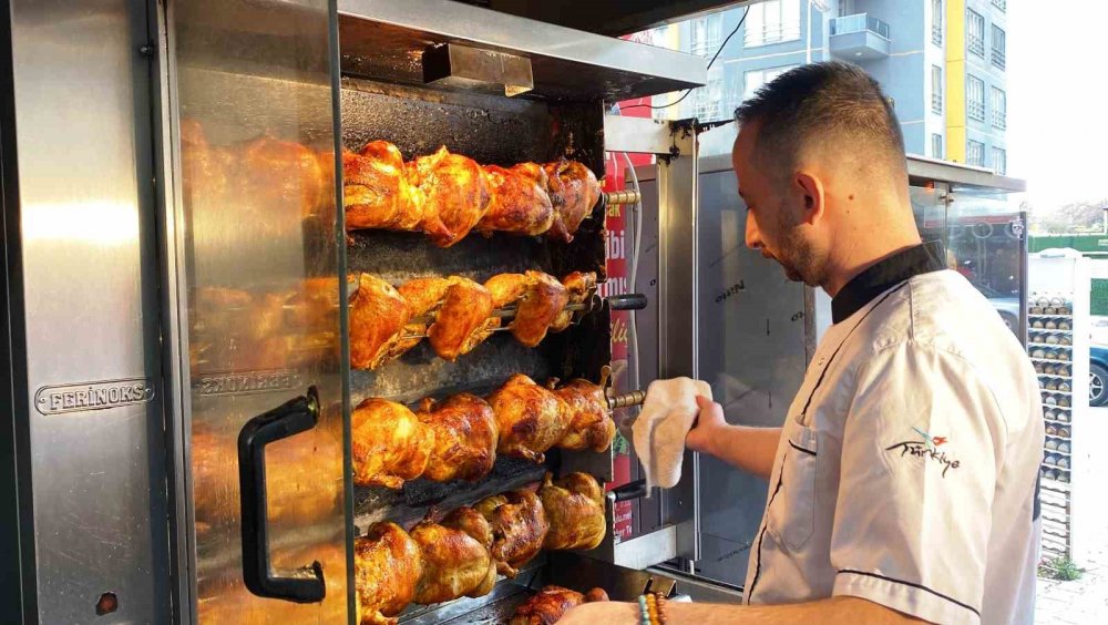 Konya'daki restoran işletmecisi ‘Askıda tavuk’ uygulaması başlattı