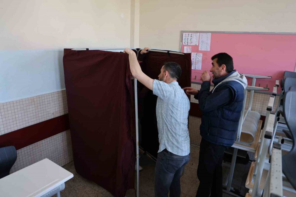 Konya’da seçim sandıkları okullara yerleştirildi