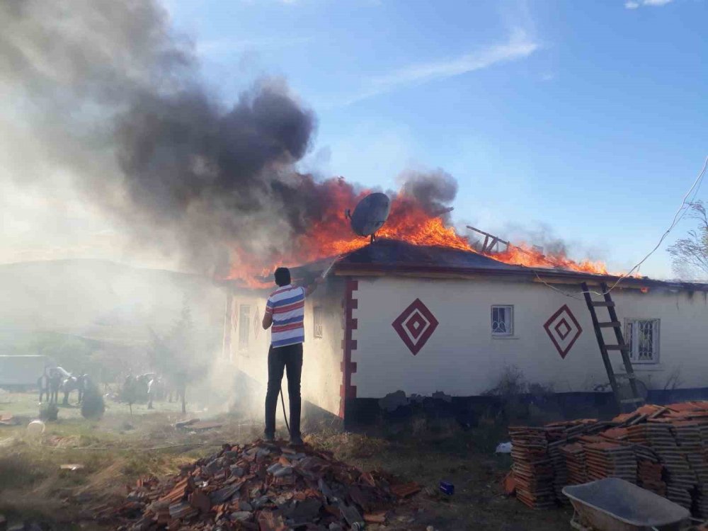 Konya’da korkutan ev yangını