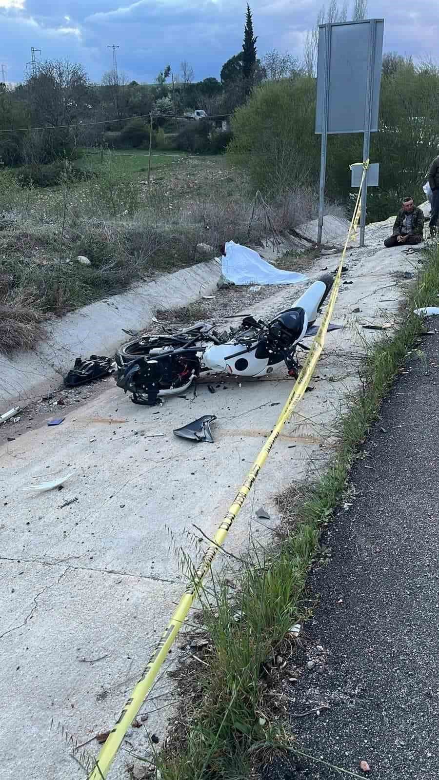 Motosiklet ile otomobil kazaya karıştı: 3 kişi öldü