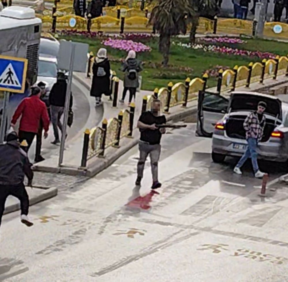 Trafikte tartışan sürücü pompalı tüfek çıkardı