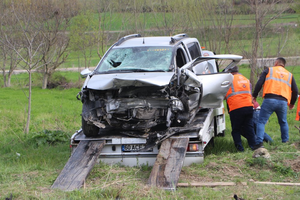 Tokat’ta iki otomobil kafa kafaya çarpıştı: 1 ölü, 8 yaralı