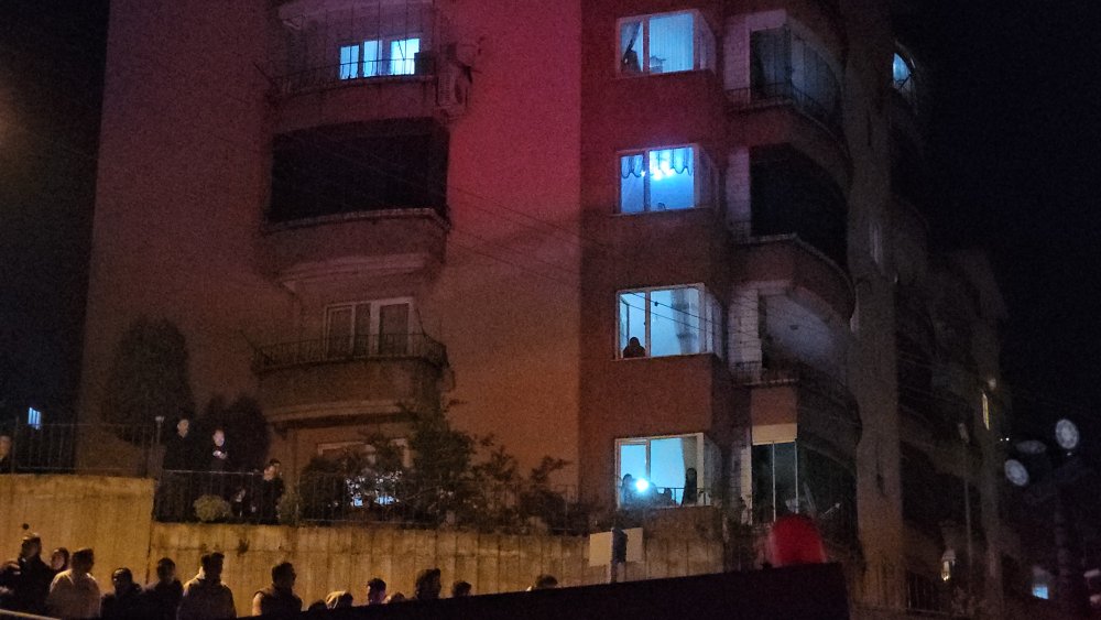 3 katlı apartmanda yangın: 1 kişi dumandan etkilendi