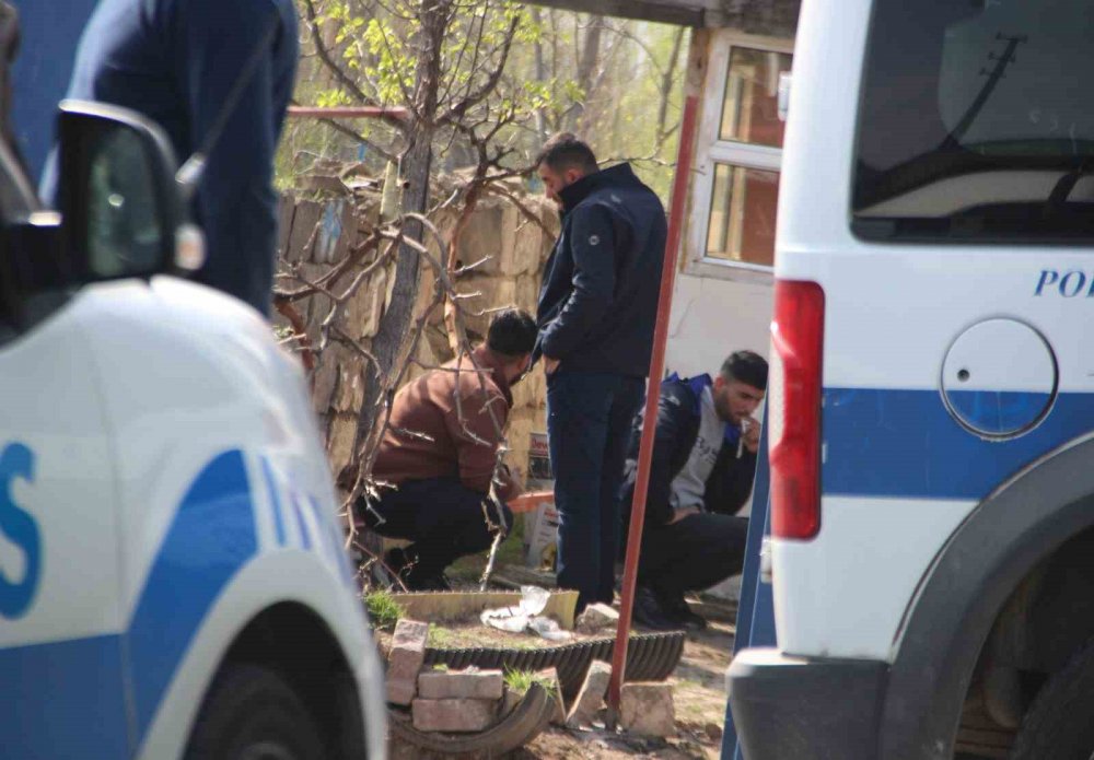 Kayseri'de 2 genç evde ölü bulundu!
