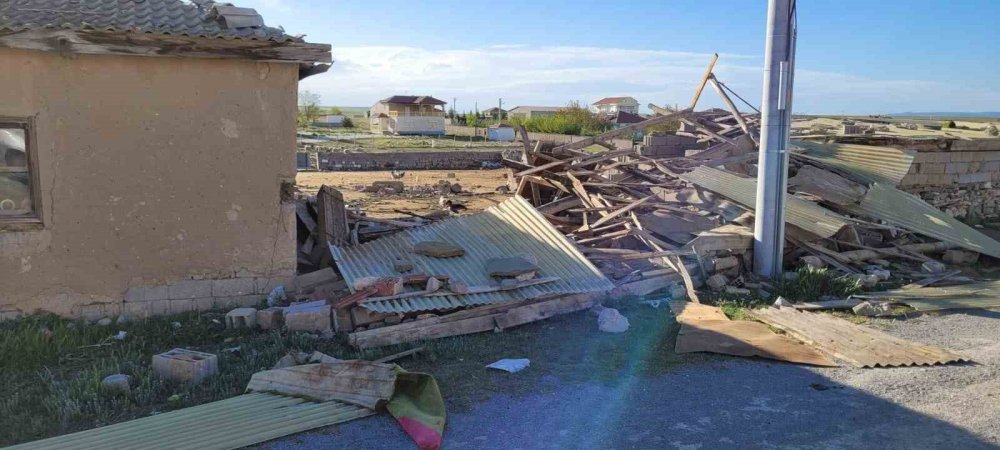 Fırtına Konya'da hasara neden oldu