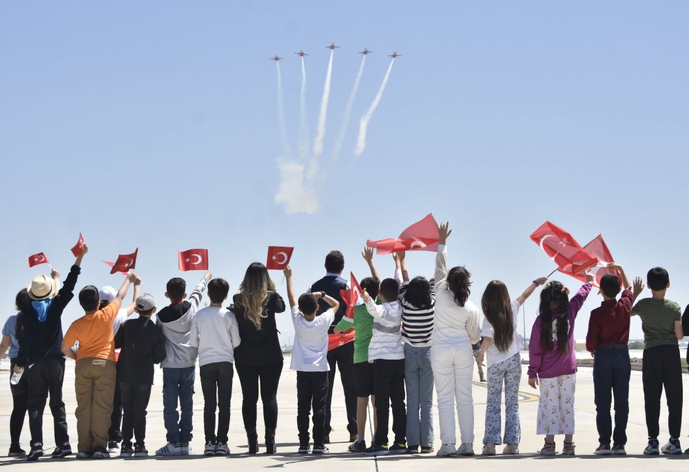 Konya'daki öğrenciler uçuşu izledi