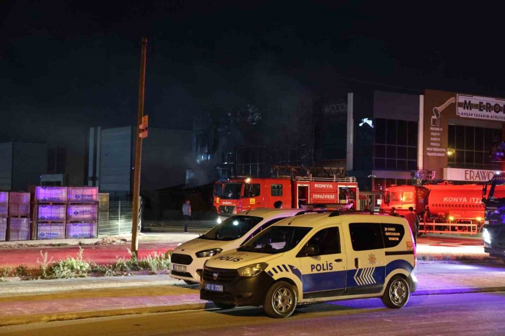 Konya'da ahşap ürünleri üreten fabrikada yangın