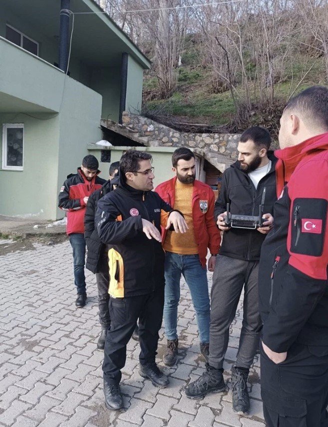 Dere kenarında ceketi ve takma dişleri bulunan yaşlı adamdan hala haber yok