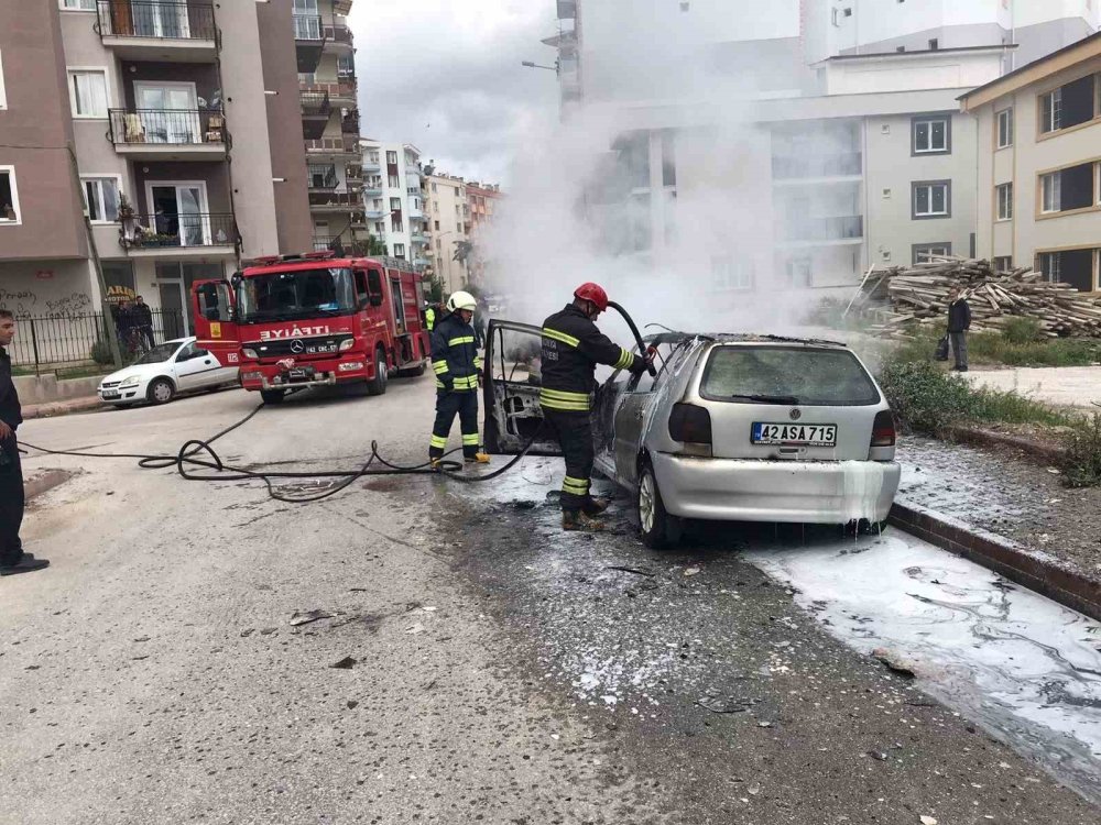 Konya'da araç yangını! Kontağı çevirdi, otomobili alev aldı