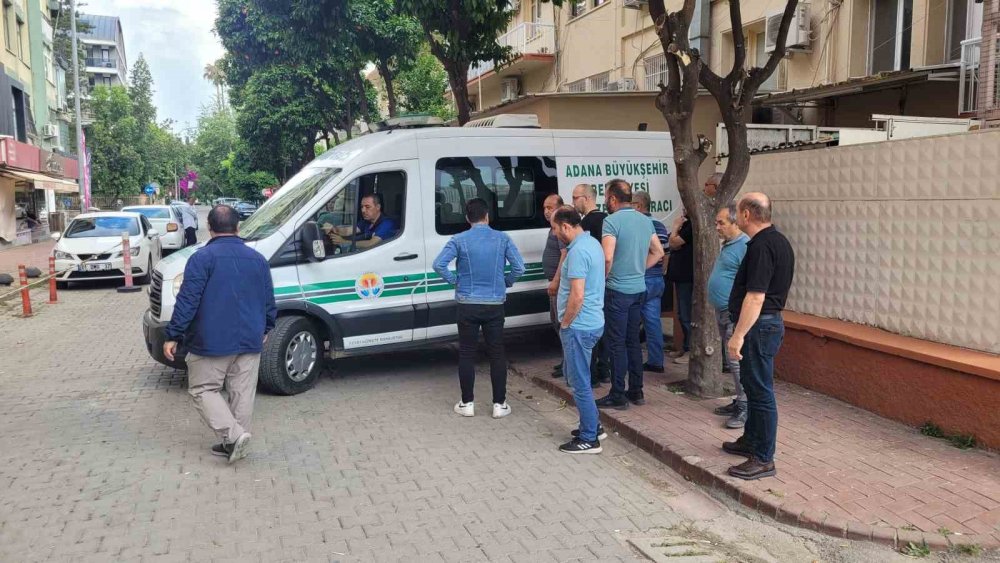 Oğlunun yanında maganda kurşunuyla can verdi