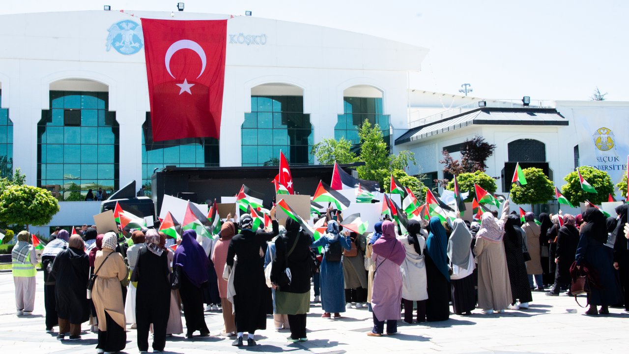 selcuk-universitesinde-ozgurluk-icin-kampusteyiz-nobeti-basladi.jpg