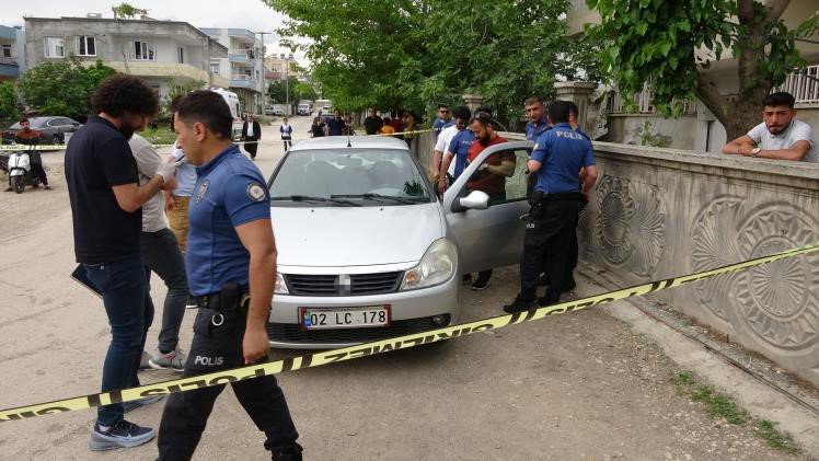 Park halindeki otomobilde bir kişi ölü bulundu