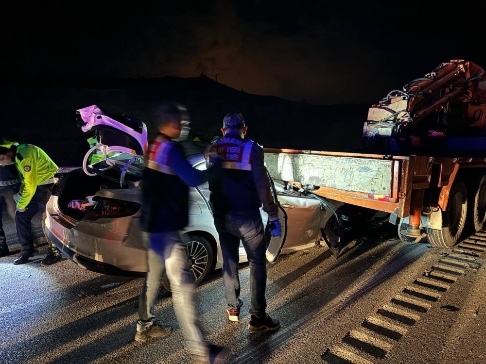 Amasya-Çorum karayolunda vinçle otomobil çarpıştı: 1 ölü