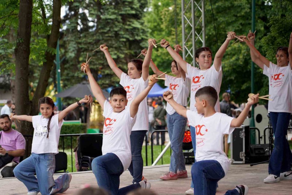 Selçuklu Belediyesi, ecdat yadigarı Bosna'da çocukların yüzünü güldürdü