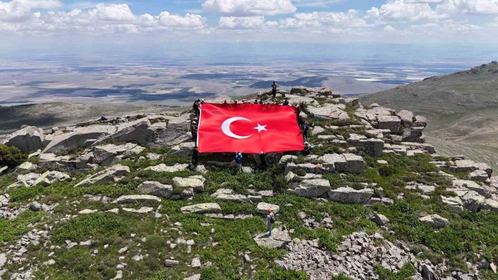 Konya Karapınar’da Gençlik Haftası yürüyüşü