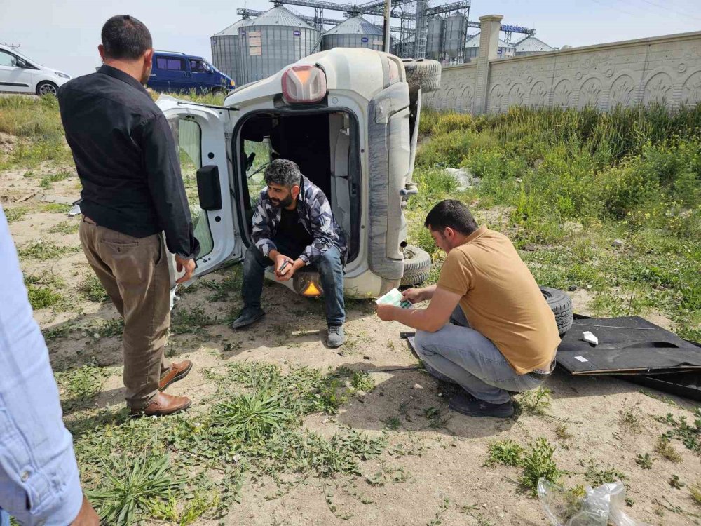 Konya'dan Aksaray'a gidiyordu! Takla atan araçtan burnu bile kanamadan kurtuldu