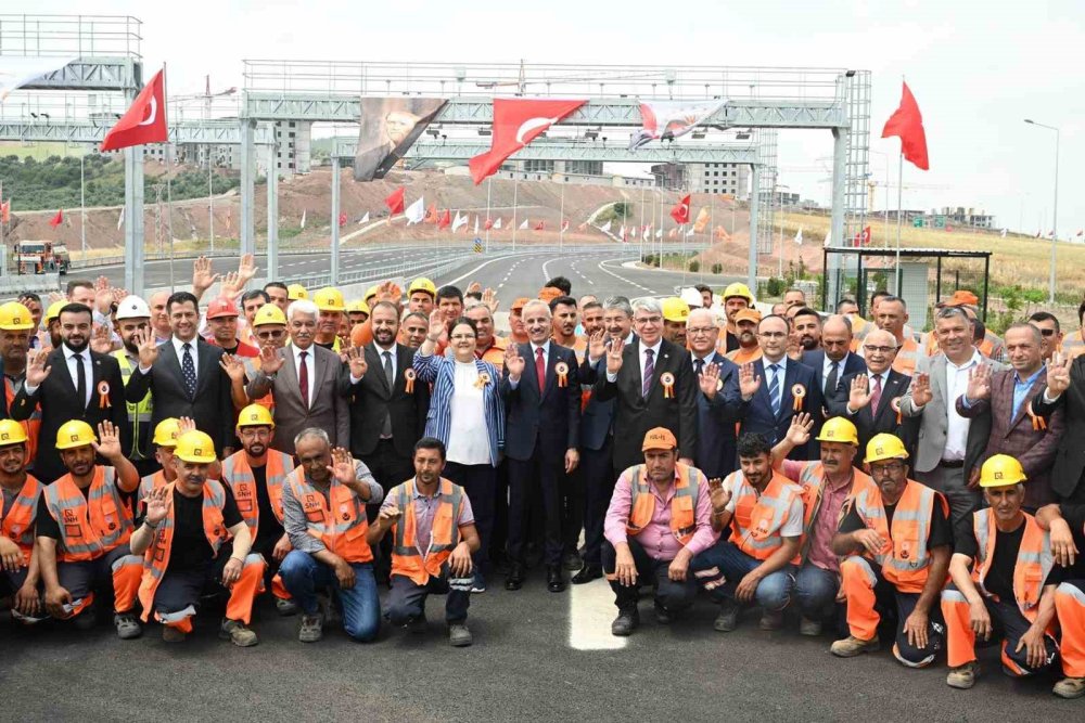 Tasarruf tedbirlerine uyan Uraloğlu, Osmaniye’deki açılışa sadece 3 araçla gitti