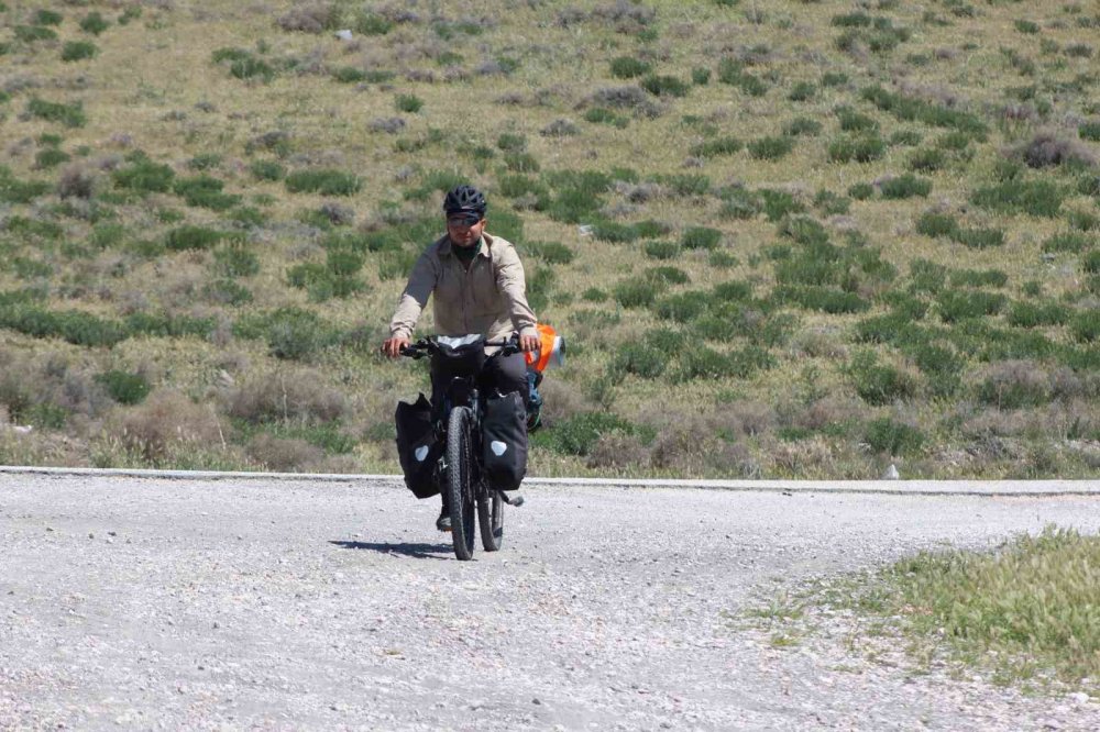 Bisikletle Gaziantep’ten Konya'nın o ilçesine kadar geldi! İş iznini burası için kullandı