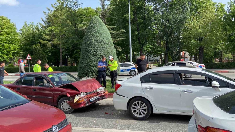 Karaman’da trafik kazası... Yaralılar var!