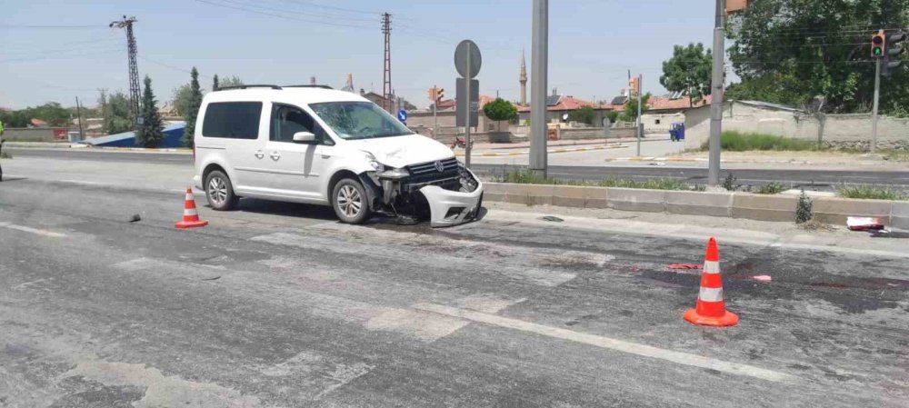 Konya'da araç elektrikli bisikletle çarpıştı: 2 yaralı