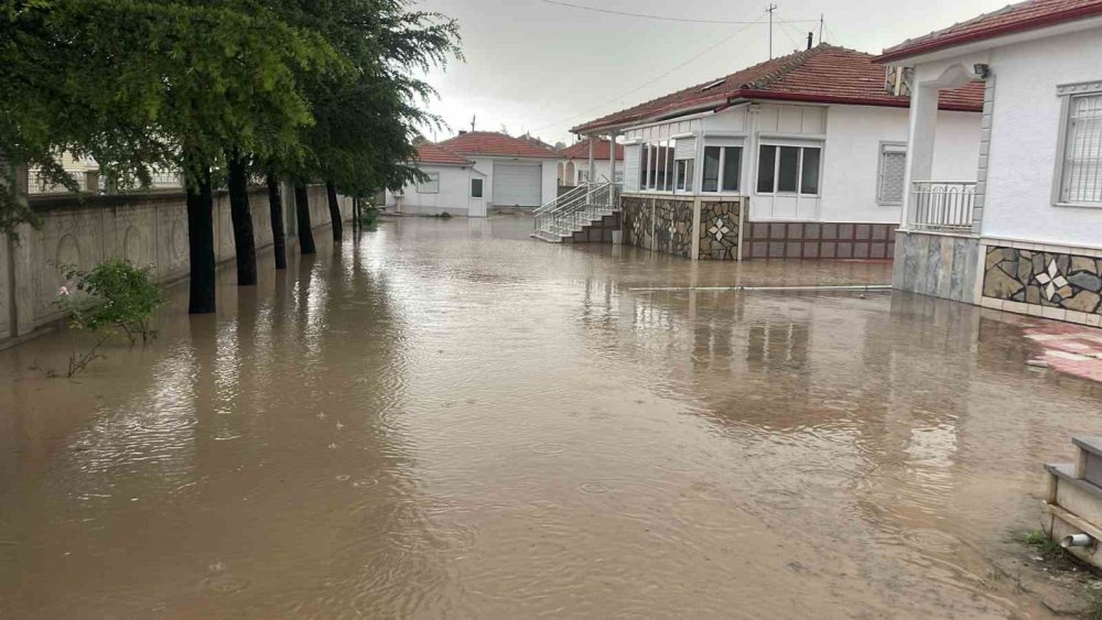 Konya'nın ilçesini şiddetli yağmur ve dolu yağışı vurdu! Hasat tespit çalışmaları başladı