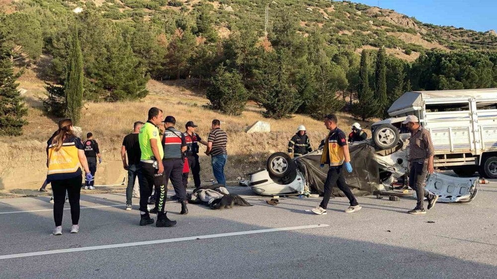 Burdur’da feci kaza: 3 ölü, 2 yaralı