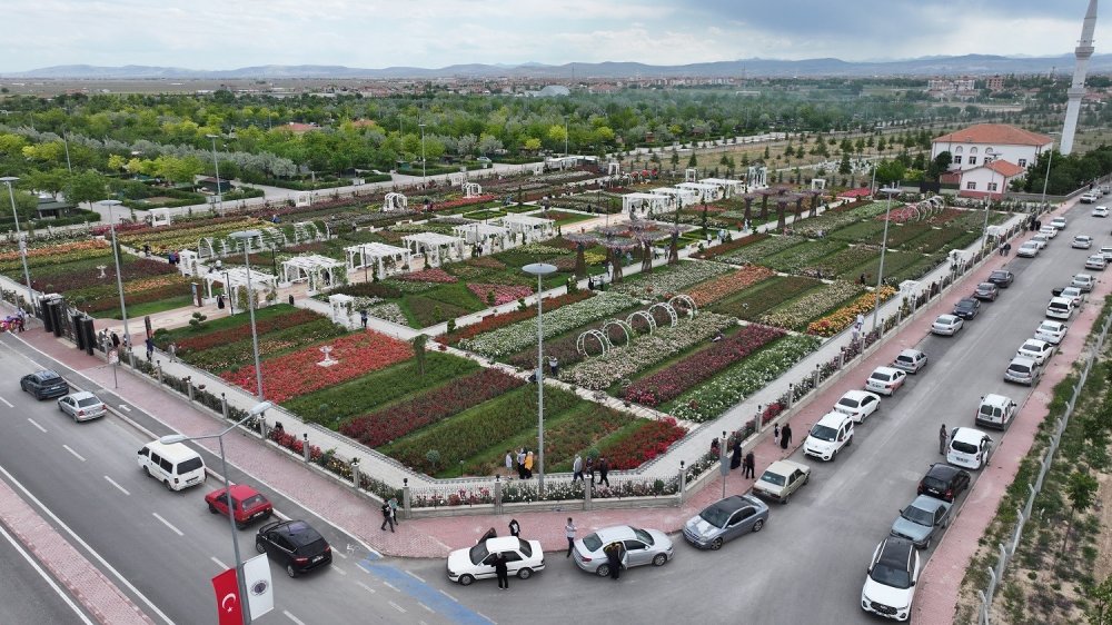 Konya’ya kazandırılan eşsiz park kapılarını açtı