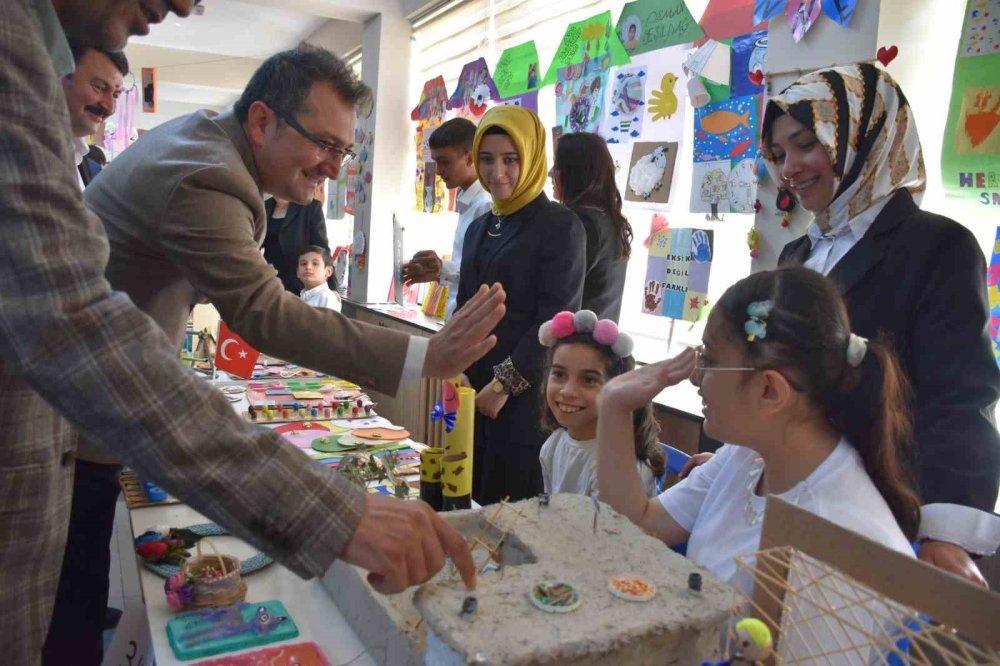 Konya'da özel öğrencilerin yılsonu sergisi açıldı