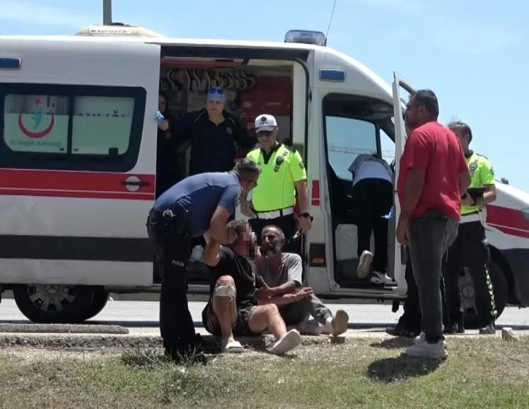 Beton bloka çarptı, kazayı duyan baba fenalık geçirdi