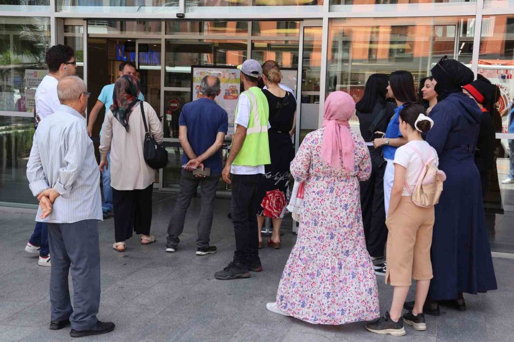 İzmir'deki meşhur AVM'de korkutan yangın! Panikle kaçtılar